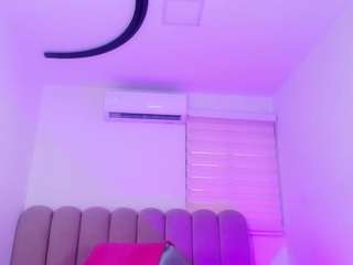 ashly-ml's CamSoda show and profile