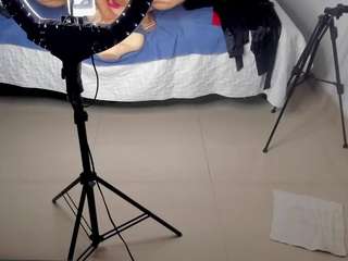 Bunny-Glow live cam preview