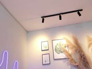 Live webcam model miarogersmd on Soda Cams