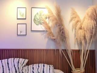 Live webcam model miarogersmd on Soda Cams