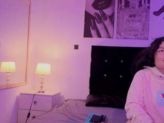 zoe-yanin's CamSoda show and profile