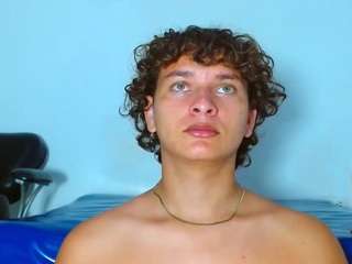 arielnoir6958's CamSoda show and profile