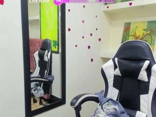 This model is live right now. chantalvedette