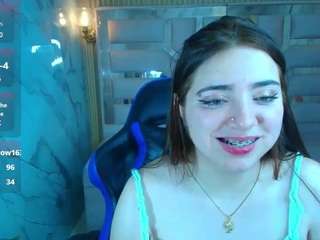 emily-r's CamSoda show and profile