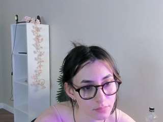georgettekeams, female webcam model,  years old, on live webcam