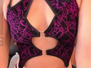 Live webcam model ivonny-miller on Soda Cams