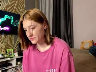 izolacoster's CamSoda show and profile