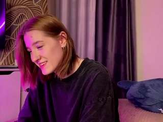 izolacoster's CamSoda show and profile