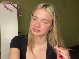 katerinepulkkinen, female webcam model,  years old, on live webcam