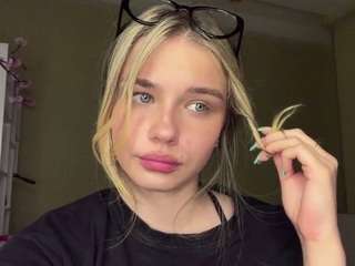 le modèle katerinepulkkinen est en webcam porno dans un show sur le site camsoda, il possède les tags suivants: ahegao,sport,no drinking,ass,pov,public,role play,schoolgirl,spank,spanking,stockings,lush,strip,striptease,tattoos,tease,teen 18,tittyfuck,toys,twerk