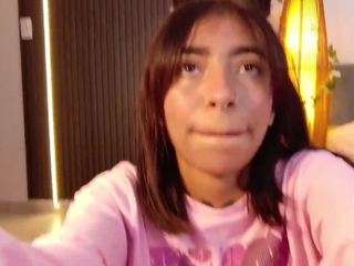 scarlet-vixen's CamSoda show and profile