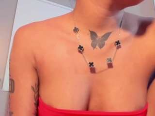 le modèle scarlet-vixen est en webcam porno dans un show sur le site camsoda, il possède les tags suivants: anal toys,spank,nature,oil,pussy,sexy,shaved pussy,skinny,smoking,solo show,squirter,naked,strip,striptease,tattoos,tease,teen (18+),thick,toys,wet