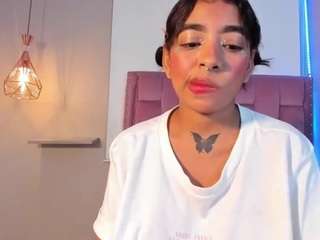 scarlet-vixen's CamSoda show and profile