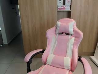 lessiia's CamSoda show and profile