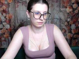 lilianashine Live Webcam on CamSoda