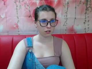 lilianashine's CamSoda show and profile