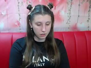 このモデルは現在ライブ中です。 lilianashine