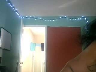 nikkibabie, female webcam model,  years old, on live webcam