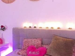 Live webcam model gabby-reyes1 on Soda Cams