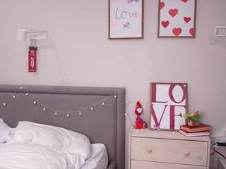 instrina's CamSoda show and profile