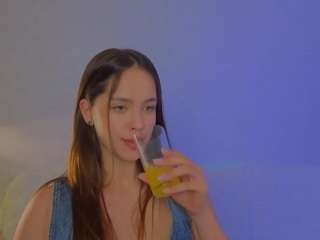 Este modelo está en vivo ahora. aileenbutremovic