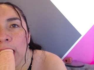 andrearose7's CamSoda show and profile