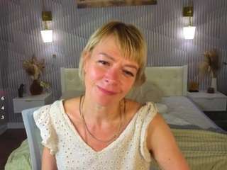 le modèle ann-annise est en webcam porno dans un show sur le site camsoda, il possède les tags suivants: anal,sexy,milf,naked,no drinking,no smoking,oil,orgasm,petite,pussy,role play,shaved pussy,mature,skinny,solo,spank,squirter,strip,striptease,tattoos
