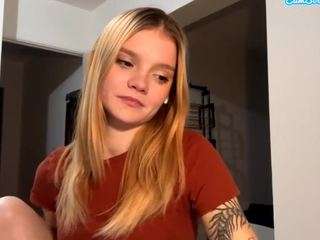 Live webcam model dominiquecarino on Soda Cams