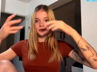 Live webcam model dominiquecarino on Soda Cams