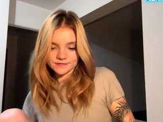 Live webcam model dominiquecarino on Soda Cams