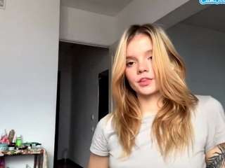 Live webcam model dominiquecarino on Soda Cams