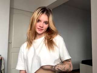 Live webcam model dominiquecarino on Soda Cams