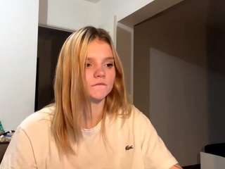 Live webcam model dominiquecarino on Soda Cams