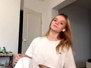 Live webcam model dominiquecarino on Soda Cams