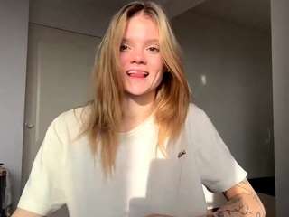 Live webcam model dominiquecarino on Soda Cams