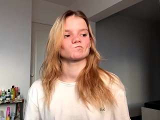 le modèle dominiquecarino est en webcam porno dans un show sur le site camsoda, il possède les tags suivants: ahegao,spank,saliva,sex,sexy,skinny,slim,smoking,solo,solo show,strip,athletic,striptease,tattoos,tease,teen 18,tiny,tiny tits,wet,yoga