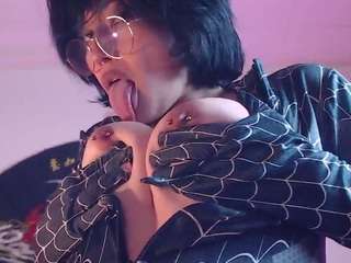 ellyuwuw Live Webcam on CamSoda