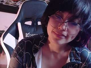 ellyuwuw Live Webcam on CamSoda