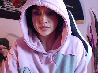 ellyuwuw Live Webcam on CamSoda