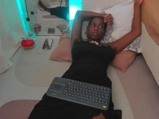 evelyndivine's CamSoda show and profile