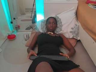 evelyndivine's CamSoda show and profile