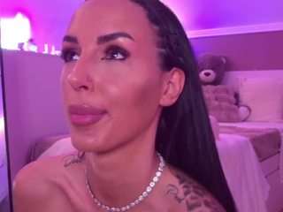 Live webcam model hayleybabe4 on Soda Cams