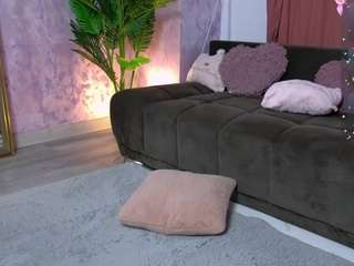 InnaClover live webcam show