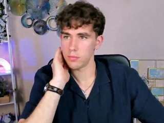 Questo modello è in diretta ora. kevin-nix