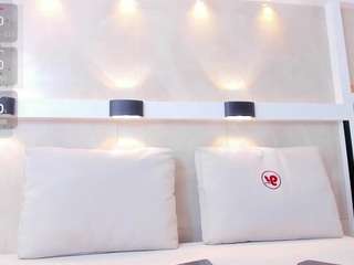 Live webcam model olivia-kollins on Soda Cams