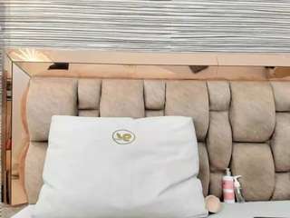 Live webcam model olivia-kollins on Soda Cams