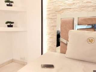 olivia-kollins webcam