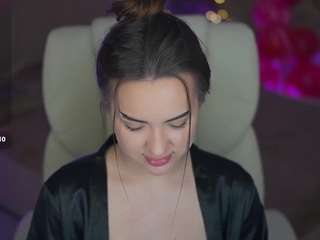 oliviamore's CamSoda show and profile