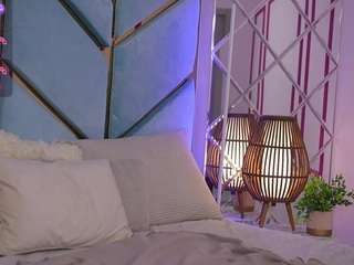 OliviaMore live cam preview