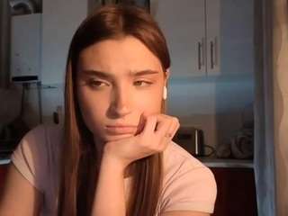 robertojoslyn's CamSoda show and profile